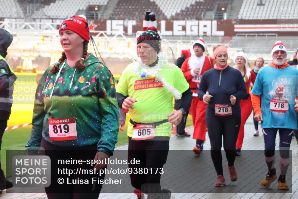 07.12.2025 - St. Pauli X-Mass-Run No. 15 Luisa Fischer http://msf.ph/oto/9380173 07.12.2025 11:12:52 Ziel 836, 15, 819, 5, 605, 218, 718, 46, 76, 79, 218, 388, 416, 489, 494, 597, 605, 663, 671, 682, 695, 718, 819, 836, 839, 888, 1142, 1246, 1261, 1278, 1420, 1422, 1423, 1609, 1610, 2858 meine-sportfotos.de