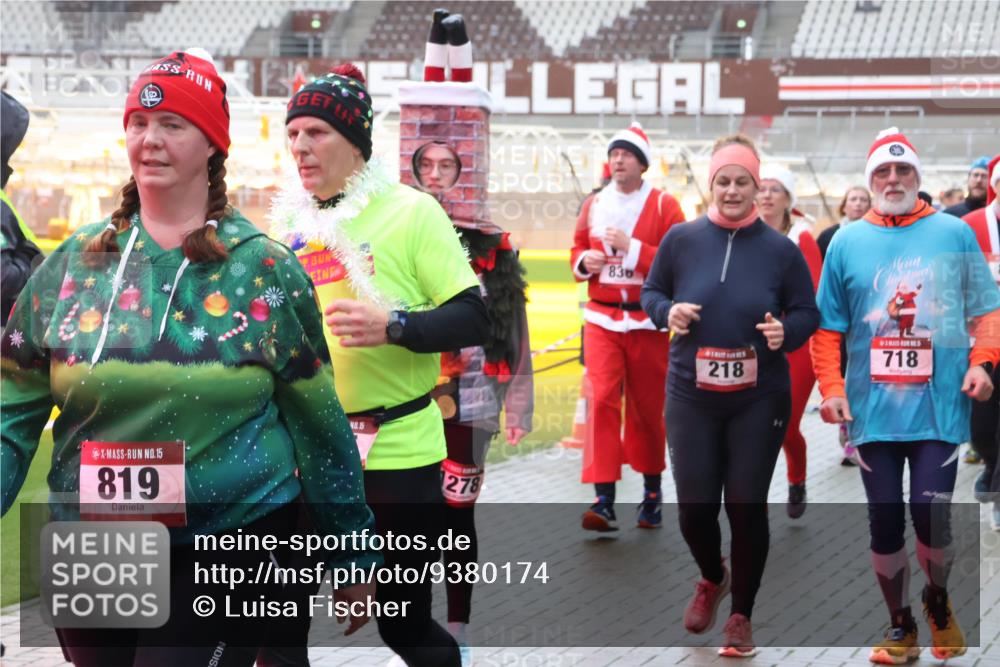 07.12.2025 - St. Pauli X-Mass-Run No. 15 Luisa Fischer http://msf.ph/oto/9380174 07.12.2025 11:12:52 Ziel 836, 15, 819, 278, 218, 718, 46, 76, 79, 218, 388, 416, 489, 494, 597, 605, 663, 671, 682, 695, 718, 819, 836, 839, 888, 1142, 1246, 1261, 1278, 1420, 1422, 1423, 1609, 1610, 2858 meine-sportfotos.de
