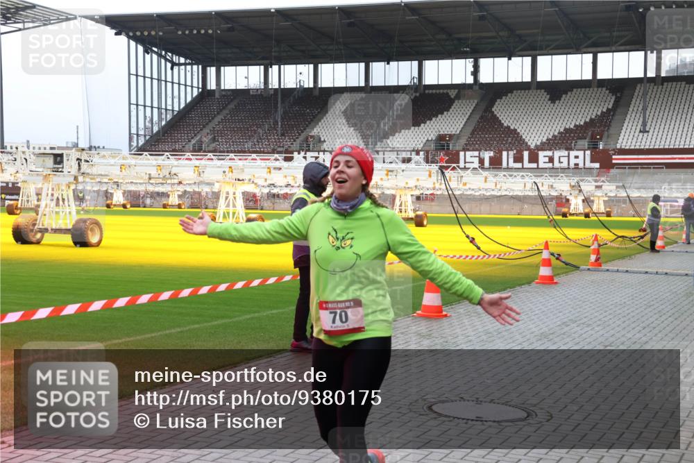 07.12.2025 - St. Pauli X-Mass-Run No. 15 Luisa Fischer http://msf.ph/oto/9380175 07.12.2025 10:38:26 Ziel 15, 70, 70, 1794, 2899, 3069, 4872 meine-sportfotos.de