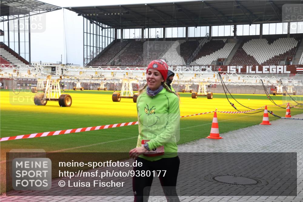 07.12.2025 - St. Pauli X-Mass-Run No. 15 Luisa Fischer http://msf.ph/oto/9380177 07.12.2025 10:38:26 Ziel 70, 1794, 2899, 3069, 4872 meine-sportfotos.de