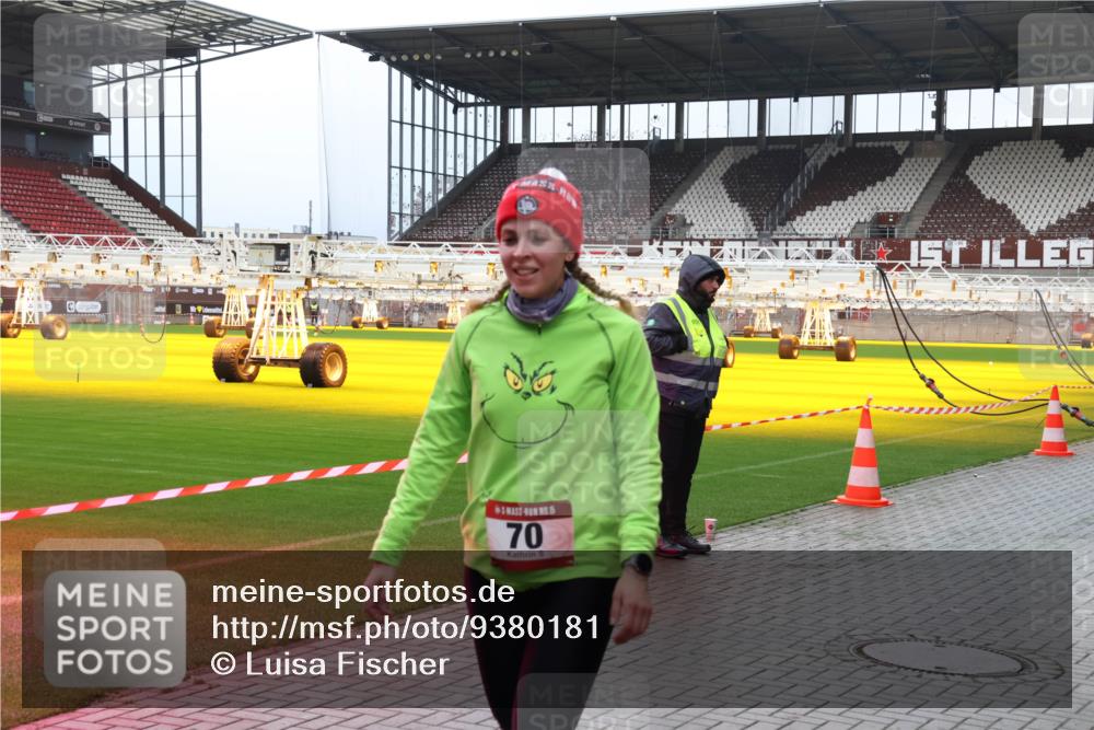 07.12.2025 - St. Pauli X-Mass-Run No. 15 Luisa Fischer http://msf.ph/oto/9380181 07.12.2025 10:38:27 Ziel 15, 70, 70, 1794, 2899, 3069, 4872 meine-sportfotos.de