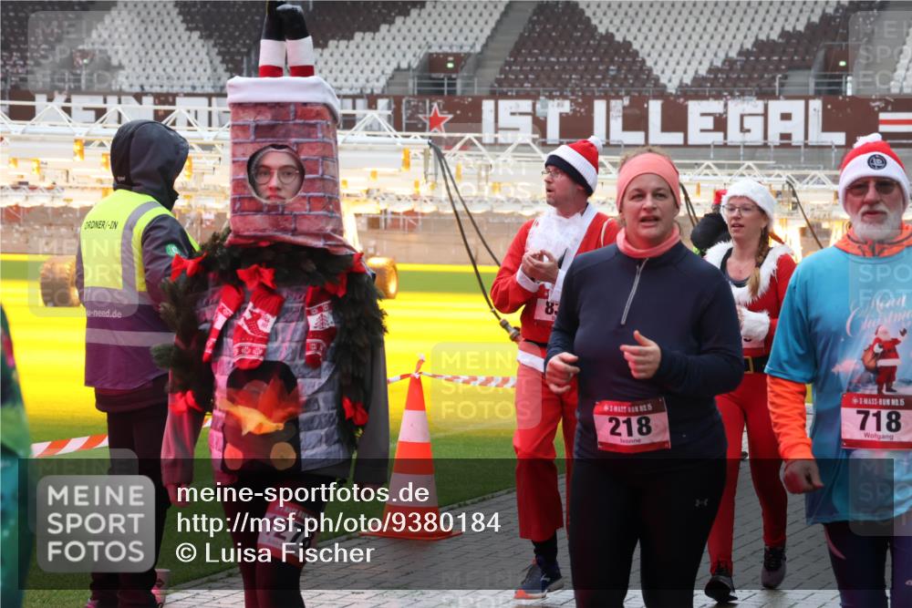 07.12.2025 - St. Pauli X-Mass-Run No. 15 Luisa Fischer http://msf.ph/oto/9380184 07.12.2025 11:12:53 Ziel 1278, 83, 15, 218, 15, 718, 46, 76, 79, 218, 388, 416, 489, 494, 597, 605, 663, 671, 682, 695, 718, 819, 836, 839, 888, 1142, 1246, 1261, 1278, 1420, 1422, 1423, 1609, 1610, 2858, 4794, 4802, 4804 meine-sportfotos.de