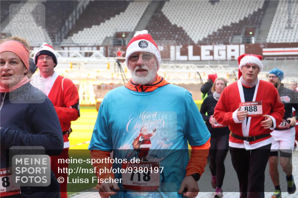 07.12.2025 - St. Pauli X-Mass-Run No. 15 Luisa Fischer http://msf.ph/oto/9380197 07.12.2025 11:12:55 Ziel 888, 15, 8, 15, 718, 21, 46, 76, 79, 218, 388, 416, 489, 494, 597, 605, 663, 671, 682, 695, 718, 819, 836, 839, 888, 1142, 1246, 1261, 1278, 1420, 1422, 1423, 1609, 1610, 2858, 3167, 4794, 4802, 4804 meine-sportfotos.de