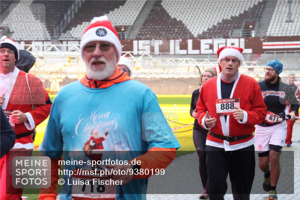 07.12.2025 - St. Pauli X-Mass-Run No. 15 Luisa Fischer http://msf.ph/oto/9380199 07.12.2025 11:12:55 Ziel 15, 15, 888, 671, 15, 718, 46, 76, 79, 218, 388, 416, 489, 494, 597, 605, 663, 671, 682, 695, 718, 819, 836, 839, 888, 1142, 1246, 1261, 1278, 1420, 1422, 1423, 1609, 1610, 2858, 3167, 4794, 4802, 4804 meine-sportfotos.de
