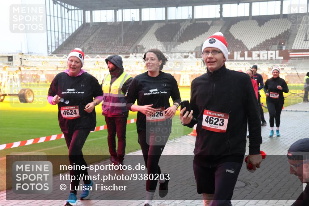 07.12.2025 - St. Pauli X-Mass-Run No. 15 Luisa Fischer http://msf.ph/oto/9380203 07.12.2025 10:08:30 Ziel 4624, 26, 15, 4623, 3627, 1447, 1449, 1905, 2691, 2692, 2746, 3627, 3628, 4231, 4623, 4624, 4626, 4734, 4737, 4740 meine-sportfotos.de