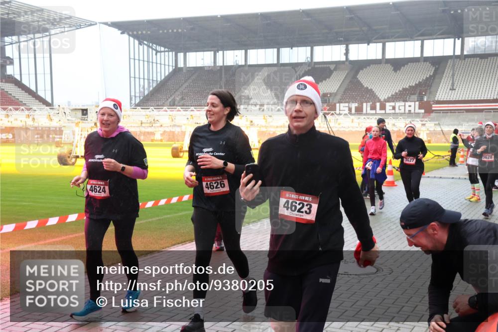07.12.2025 - St. Pauli X-Mass-Run No. 15 Luisa Fischer http://msf.ph/oto/9380205 07.12.2025 10:08:31 Ziel 4624, 1, 4626, 15, 4623, 3627, 3628, 1447, 1449, 1905, 2650, 2691, 2692, 2746, 3627, 3628, 4231, 4623, 4624, 4626, 4734, 4737, 4740 meine-sportfotos.de