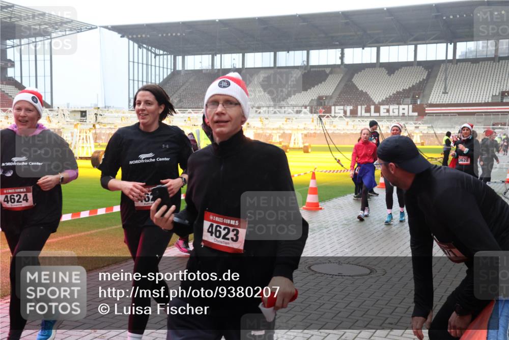 07.12.2025 - St. Pauli X-Mass-Run No. 15 Luisa Fischer http://msf.ph/oto/9380207 07.12.2025 10:08:31 Ziel 4624, 5, 4623, 3628, 1447, 1449, 1905, 2650, 2691, 2692, 2746, 3627, 3628, 4231, 4623, 4624, 4626, 4734, 4737, 4740 meine-sportfotos.de
