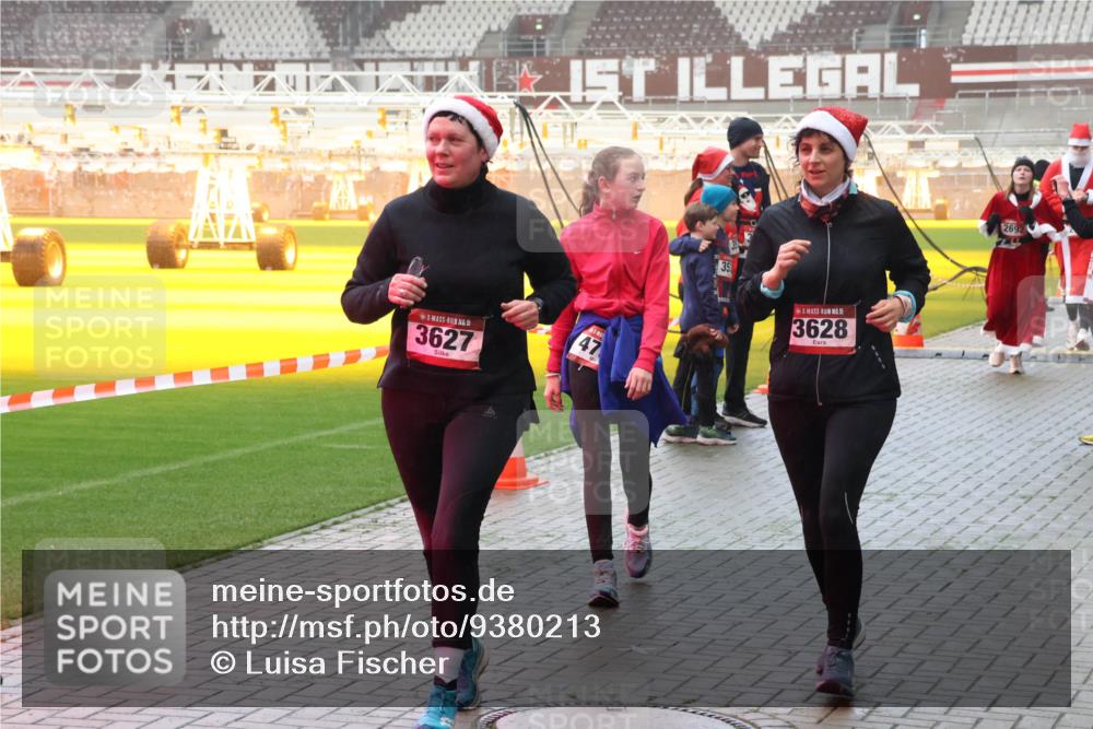 07.12.2025 - St. Pauli X-Mass-Run No. 15 Luisa Fischer http://msf.ph/oto/9380213 07.12.2025 10:08:33 Ziel 15, 3627, 47, 35, 15, 3628, 2692, 1905, 2650, 2691, 2692, 2746, 3627, 3628, 4231, 4623, 4624, 4626, 4734, 4737, 4740 meine-sportfotos.de