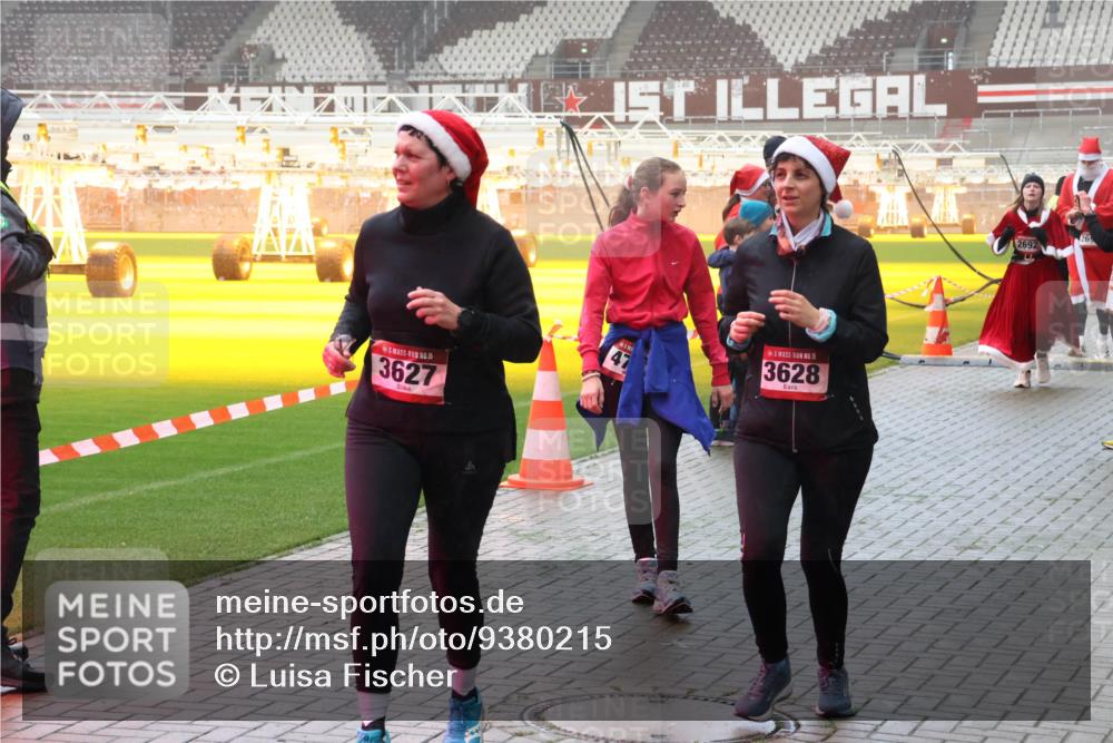 07.12.2025 - St. Pauli X-Mass-Run No. 15 Luisa Fischer http://msf.ph/oto/9380215 07.12.2025 10:08:33 Ziel 5, 3627, 15, 3628, 2692, 1905, 2650, 2691, 2692, 2746, 3627, 3628, 4231, 4623, 4624, 4626, 4734, 4737, 4740 meine-sportfotos.de