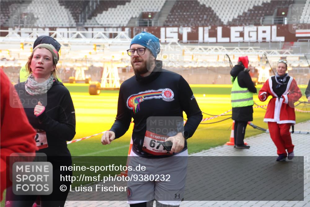 07.12.2025 - St. Pauli X-Mass-Run No. 15 Luisa Fischer http://msf.ph/oto/9380232 07.12.2025 11:12:58 Ziel 67, 8, 46, 76, 79, 218, 388, 416, 489, 494, 597, 605, 663, 671, 682, 718, 819, 836, 839, 888, 1142, 1246, 1261, 1278, 1420, 1422, 1423, 1609, 1610, 2858, 3167, 4794, 4795, 4796, 4802, 4804 meine-sportfotos.de