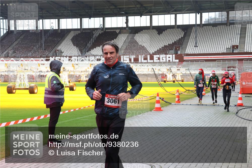 07.12.2025 - St. Pauli X-Mass-Run No. 15 Luisa Fischer http://msf.ph/oto/9380236 07.12.2025 10:39:13 Ziel 3061, 1255, 1250, 2943, 1250, 1255, 1417, 2078, 2085, 2827, 2828, 2943, 3058, 3061 meine-sportfotos.de