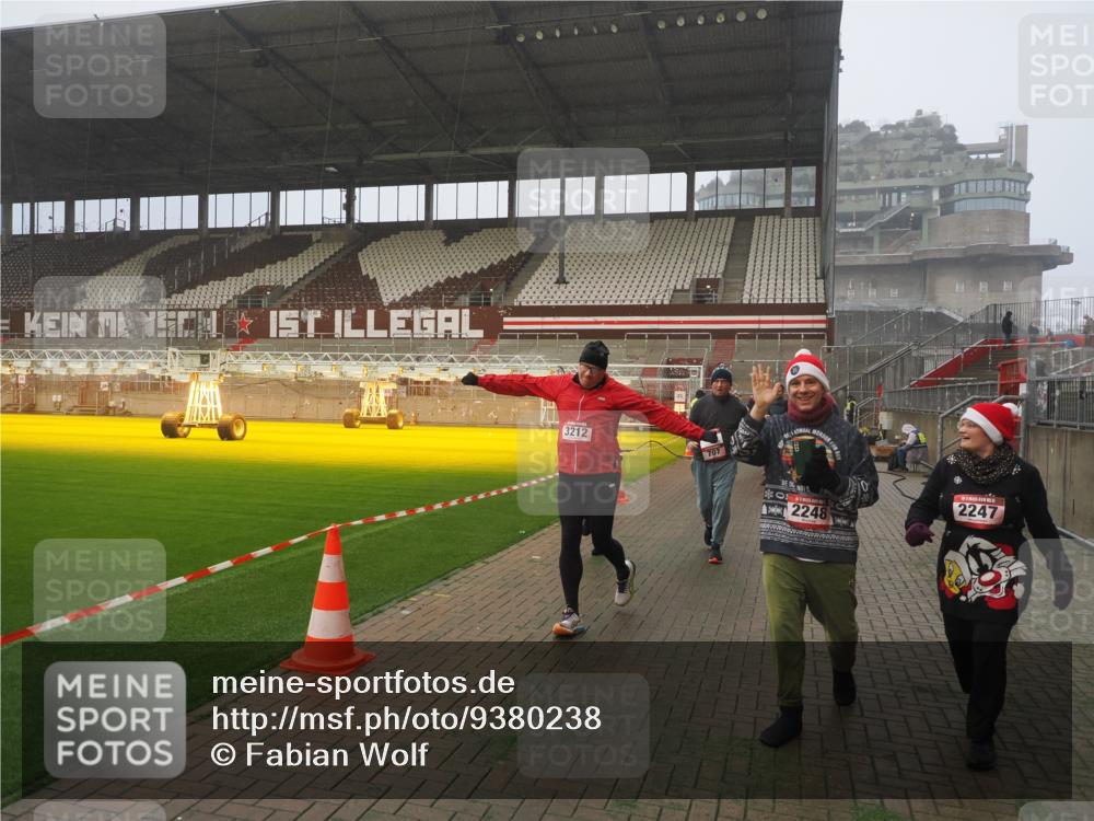 07.12.2025 - St. Pauli X-Mass-Run No. 15 Fabian Wolf http://msf.ph/oto/9380238 07.12.2025 10:08:45 Ziel 390, 707, 789, 947, 1002, 1031, 1176, 2247, 2248, 2521, 3212, 3332, 3335, 3495, 3671, 3759, 3904, 4205, 4232, 4234, 4451 meine-sportfotos.de