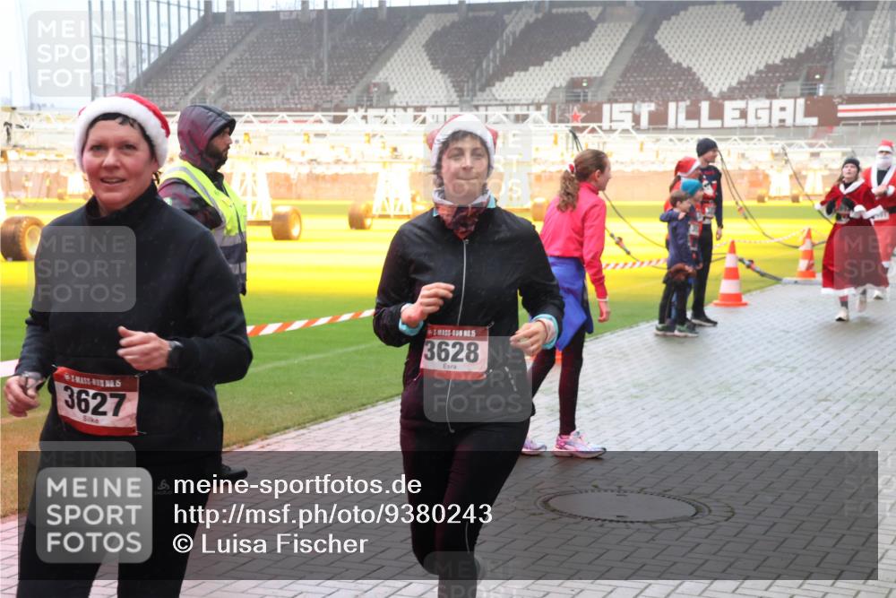 07.12.2025 - St. Pauli X-Mass-Run No. 15 Luisa Fischer http://msf.ph/oto/9380243 07.12.2025 10:08:35 Ziel 5, 3627, 5, 3628, 1905, 2650, 2691, 2692, 2746, 3627, 3628, 4231, 4623, 4624, 4626, 4734, 4737, 4740 meine-sportfotos.de