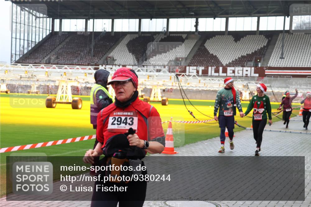 07.12.2025 - St. Pauli X-Mass-Run No. 15 Luisa Fischer http://msf.ph/oto/9380244 07.12.2025 10:39:19 Ziel 5, 2943, 1255, 1250, 1250, 1255, 1417, 2078, 2085, 2827, 2828, 2943, 3058, 3061 meine-sportfotos.de