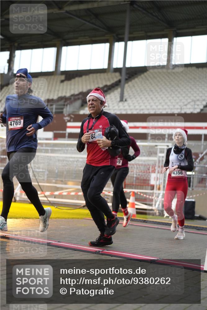 07.12.2025 - St. Pauli X-Mass-Run No. 15 Patografie http://msf.ph/oto/9380262 07.12.2025 10:16:43 Ziel 1989, 1997, 2185, 2266, 3633, 4356, 4359, 4363, 4769 meine-sportfotos.de