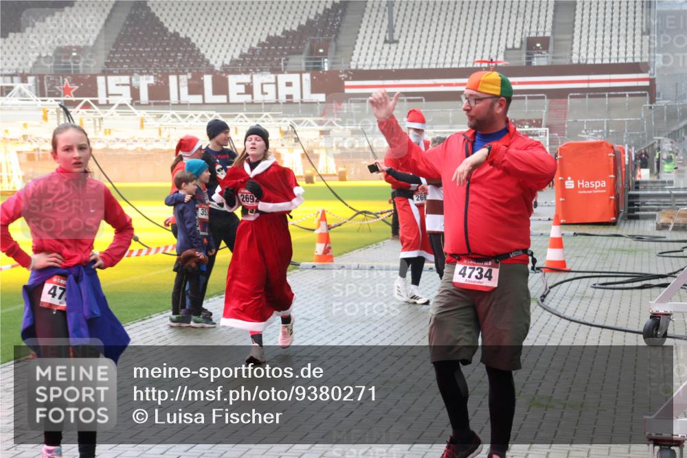 07.12.2025 - St. Pauli X-Mass-Run No. 15 Luisa Fischer http://msf.ph/oto/9380271 07.12.2025 10:08:37 Ziel 47, 35, 2692, 269, 4734, 1905, 2650, 2691, 2692, 2746, 3627, 3628, 4231, 4623, 4624, 4626, 4734, 4737, 4740 meine-sportfotos.de