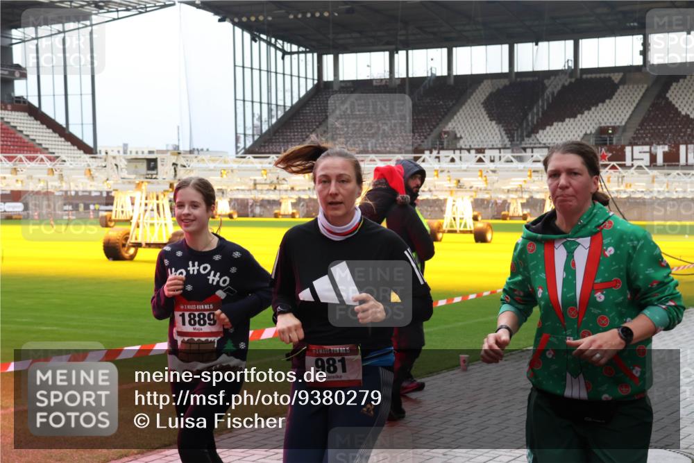 07.12.2025 - St. Pauli X-Mass-Run No. 15 Luisa Fischer http://msf.ph/oto/9380279 07.12.2025 10:39:50 Ziel 15, 1889, 15, 981, 981, 1417, 1796, 1889, 2354, 2420, 2588, 2827, 2828, 3118, 3240, 3242, 4207, 4211 meine-sportfotos.de