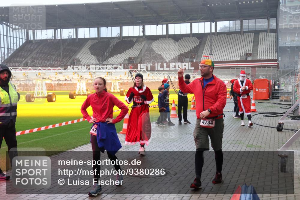 07.12.2025 - St. Pauli X-Mass-Run No. 15 Luisa Fischer http://msf.ph/oto/9380286 07.12.2025 10:08:38 Ziel 6709, 47, 2692, 4734, 2691, 1905, 2650, 2691, 2692, 2746, 3627, 3628, 4231, 4623, 4624, 4626, 4734, 4737, 4740 meine-sportfotos.de
