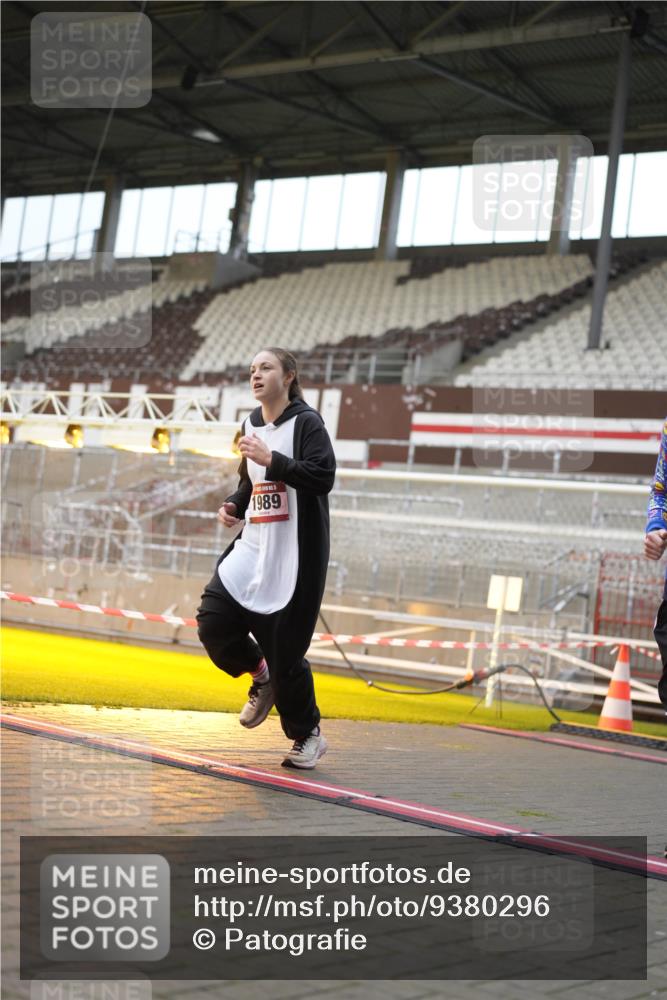 07.12.2025 - St. Pauli X-Mass-Run No. 15 Patografie http://msf.ph/oto/9380296 07.12.2025 10:16:46 Ziel 1620, 1989, 1997, 2185, 2266, 3633, 4356, 4359, 4769 meine-sportfotos.de