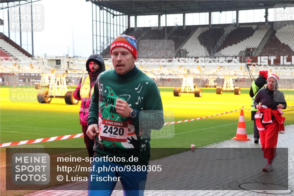 07.12.2025 - St. Pauli X-Mass-Run No. 15 Luisa Fischer http://msf.ph/oto/9380305 07.12.2025 10:39:57 Ziel 5709, 15, 2420, 981, 1417, 1796, 1889, 2354, 2420, 2588, 3118, 3240, 3242, 4207, 4211 meine-sportfotos.de