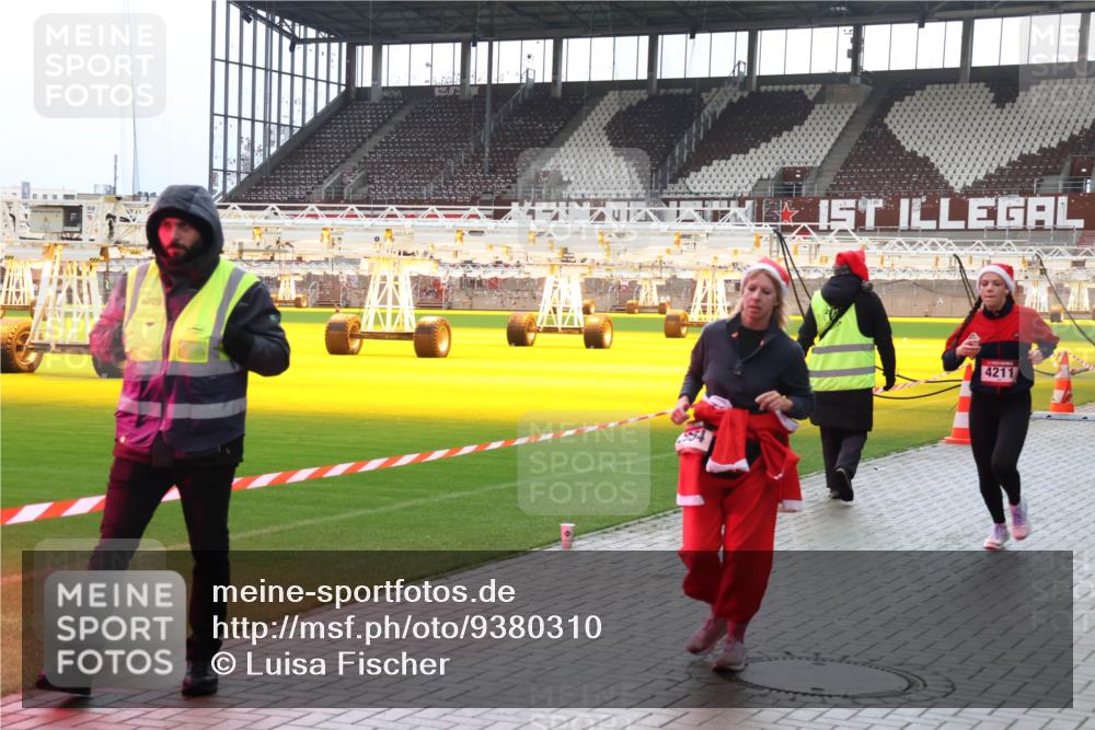 07.12.2025 - St. Pauli X-Mass-Run No. 15 Luisa Fischer http://msf.ph/oto/9380310 07.12.2025 10:39:58 Ziel 6709, 4554, 4211, 981, 1417, 1796, 1889, 2354, 2420, 2588, 3118, 3240, 3242, 4207, 4211 meine-sportfotos.de