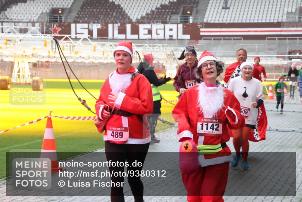 07.12.2025 - St. Pauli X-Mass-Run No. 15 Luisa Fischer http://msf.ph/oto/9380312 07.12.2025 11:13:08 Ziel 15, 489, 1610, 15, 1142, 609, 46, 76, 79, 218, 489, 494, 597, 605, 663, 671, 681, 682, 683, 684, 718, 836, 839, 888, 919, 1142, 1175, 1178, 1261, 1420, 1422, 1423, 1609, 1610, 1703, 2858, 3167, 4794, 4795, 4796, 4802, 4804 meine-sportfotos.de