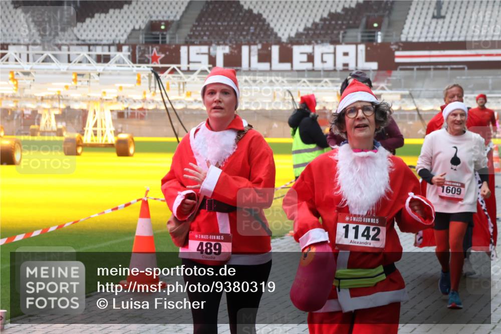07.12.2025 - St. Pauli X-Mass-Run No. 15 Luisa Fischer http://msf.ph/oto/9380319 07.12.2025 11:13:08 Ziel 1, 15, 489, 15, 1142, 1609, 46, 76, 79, 218, 489, 494, 597, 605, 663, 671, 681, 682, 683, 684, 718, 836, 839, 888, 919, 1142, 1175, 1178, 1261, 1420, 1422, 1423, 1609, 1610, 1703, 2858, 3167, 4794, 4795, 4796, 4802, 4804 meine-sportfotos.de