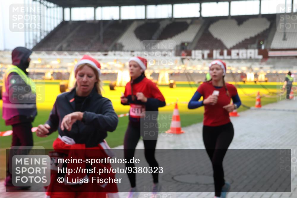07.12.2025 - St. Pauli X-Mass-Run No. 15 Luisa Fischer http://msf.ph/oto/9380323 07.12.2025 10:40:00 Ziel 4211, 87, 108, 981, 1417, 1796, 1889, 2354, 2420, 2588, 3118, 3240, 3242, 4207, 4211 meine-sportfotos.de