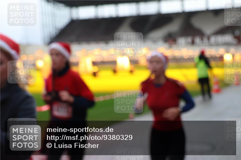 07.12.2025 - St. Pauli X-Mass-Run No. 15 Luisa Fischer http://msf.ph/oto/9380329 07.12.2025 10:40:00 Ziel 87, 108, 981, 1417, 1796, 1889, 2354, 2420, 2588, 3118, 3240, 3242, 4207, 4211 meine-sportfotos.de