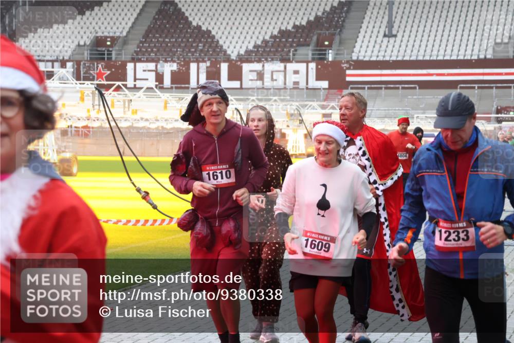 07.12.2025 - St. Pauli X-Mass-Run No. 15 Luisa Fischer http://msf.ph/oto/9380338 07.12.2025 11:13:10 Ziel 15, 1610, 4804, 15, 1609, 1233, 46, 218, 489, 494, 597, 605, 663, 671, 681, 682, 683, 684, 718, 836, 839, 888, 919, 1142, 1175, 1178, 1261, 1420, 1422, 1423, 1609, 1610, 1703, 2858, 3167, 4794, 4795, 4796, 4802, 4804 meine-sportfotos.de