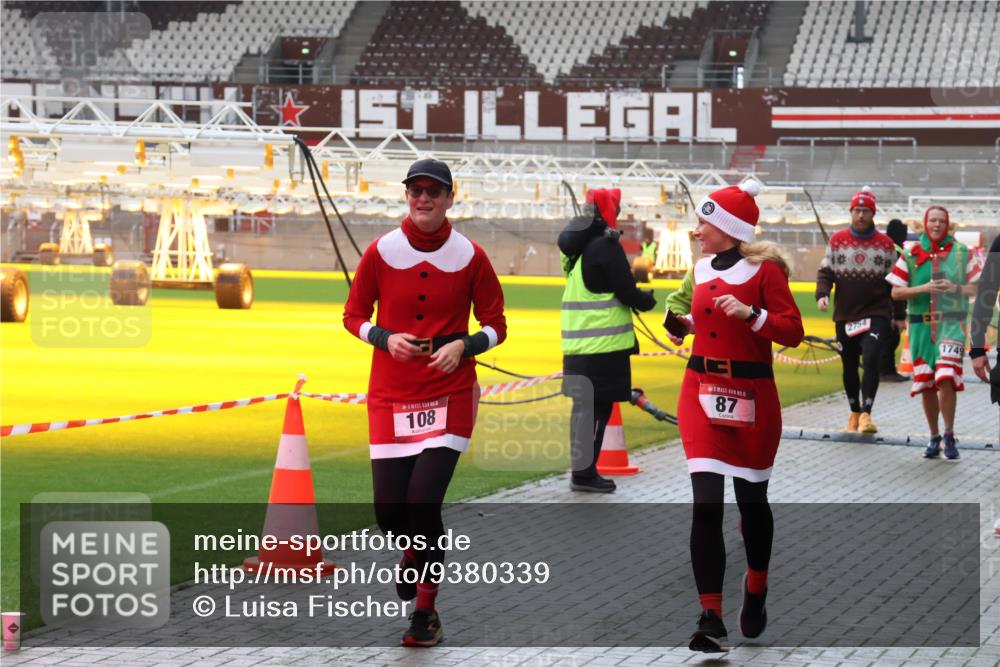 07.12.2025 - St. Pauli X-Mass-Run No. 15 Luisa Fischer http://msf.ph/oto/9380339 07.12.2025 10:40:17 Ziel 108, 87, 2754, 1749, 87, 108, 538, 580, 827, 981, 1604, 1748, 1749, 1796, 1889, 2354, 2420, 2588, 2754, 3118, 3240, 3242, 3796, 3797, 4207, 4211 meine-sportfotos.de