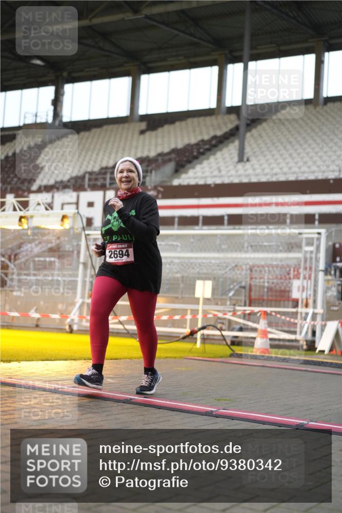 07.12.2025 - St. Pauli X-Mass-Run No. 15 Patografie http://msf.ph/oto/9380342 07.12.2025 10:16:54 Ziel 1620, 1762, 1989, 1997, 2694, 3633, 4356, 4359, 4769 meine-sportfotos.de