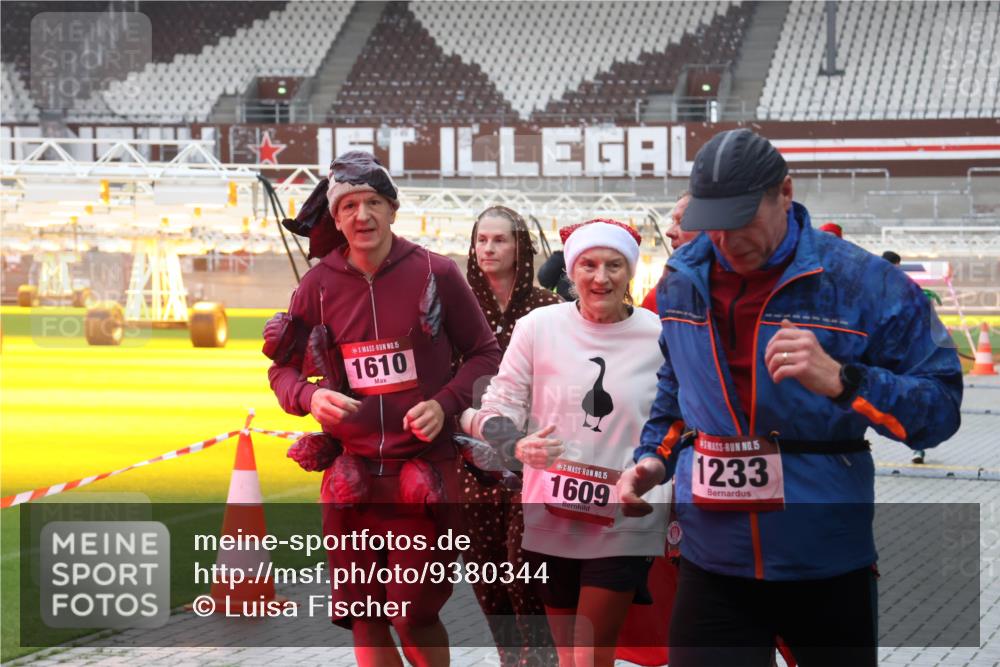 07.12.2025 - St. Pauli X-Mass-Run No. 15 Luisa Fischer http://msf.ph/oto/9380344 07.12.2025 11:13:11 Ziel 15, 1610, 15, 1609, 15, 1233, 46, 218, 489, 494, 597, 663, 671, 681, 682, 683, 684, 718, 836, 839, 888, 919, 1142, 1175, 1178, 1261, 1420, 1422, 1423, 1609, 1610, 1703, 2858, 3167, 4794, 4795, 4796, 4802, 4804 meine-sportfotos.de