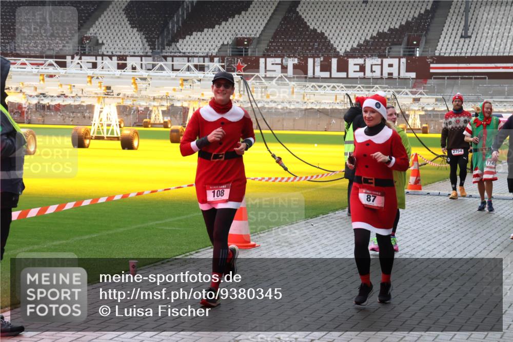 07.12.2025 - St. Pauli X-Mass-Run No. 15 Luisa Fischer http://msf.ph/oto/9380345 07.12.2025 10:40:18 Ziel 108, 7, 87, 2754, 1749, 87, 108, 538, 580, 827, 981, 1604, 1748, 1749, 1796, 1889, 2354, 2420, 2588, 2754, 3118, 3240, 3242, 3796, 3797, 4207, 4211, 4874, 4878 meine-sportfotos.de
