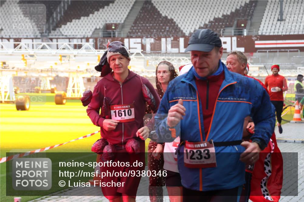 07.12.2025 - St. Pauli X-Mass-Run No. 15 Luisa Fischer http://msf.ph/oto/9380346 07.12.2025 11:13:11 Ziel 15, 1610, 1233, 48, 46, 218, 489, 494, 597, 663, 671, 681, 682, 683, 684, 718, 836, 839, 888, 919, 1142, 1175, 1178, 1261, 1420, 1422, 1423, 1609, 1610, 1703, 2858, 3167, 4794, 4795, 4796, 4802, 4804 meine-sportfotos.de