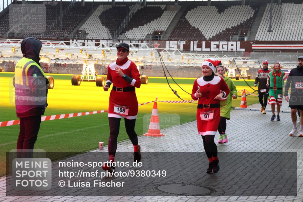 07.12.2025 - St. Pauli X-Mass-Run No. 15 Luisa Fischer http://msf.ph/oto/9380349 07.12.2025 10:40:18 Ziel 108, 87, 2754, 1749, 3242, 87, 108, 538, 580, 827, 981, 1604, 1748, 1749, 1796, 1889, 2354, 2420, 2588, 2754, 3118, 3240, 3242, 3796, 3797, 4207, 4211, 4874, 4878 meine-sportfotos.de