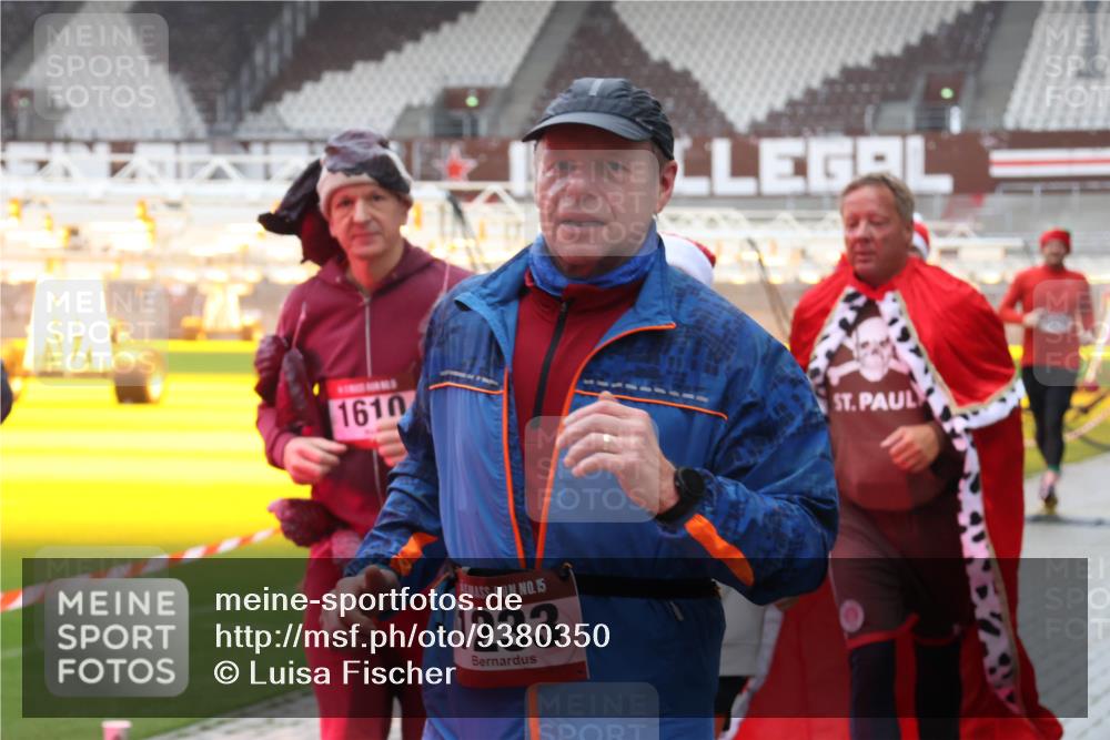 07.12.2025 - St. Pauli X-Mass-Run No. 15 Luisa Fischer http://msf.ph/oto/9380350 07.12.2025 11:13:11 Ziel 1610, 15, 1233, 46, 218, 489, 494, 597, 663, 671, 681, 682, 683, 684, 718, 836, 839, 888, 919, 1142, 1175, 1178, 1261, 1420, 1422, 1423, 1609, 1610, 1703, 2858, 3167, 4794, 4795, 4796, 4802, 4804 meine-sportfotos.de