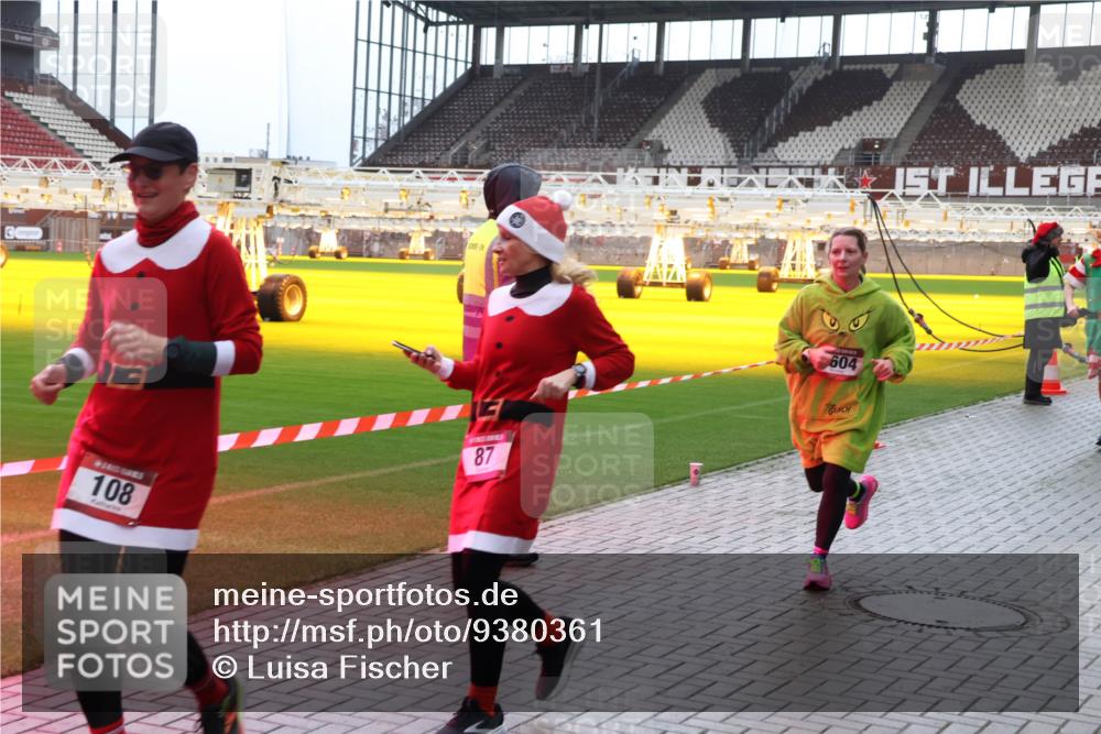 07.12.2025 - St. Pauli X-Mass-Run No. 15 Luisa Fischer http://msf.ph/oto/9380361 07.12.2025 10:40:20 Ziel 108, 604, 87, 87, 108, 230, 538, 580, 827, 981, 1604, 1748, 1749, 1796, 2354, 2420, 2588, 2754, 3118, 3240, 3242, 3796, 3797, 4207, 4211, 4874, 4878 meine-sportfotos.de