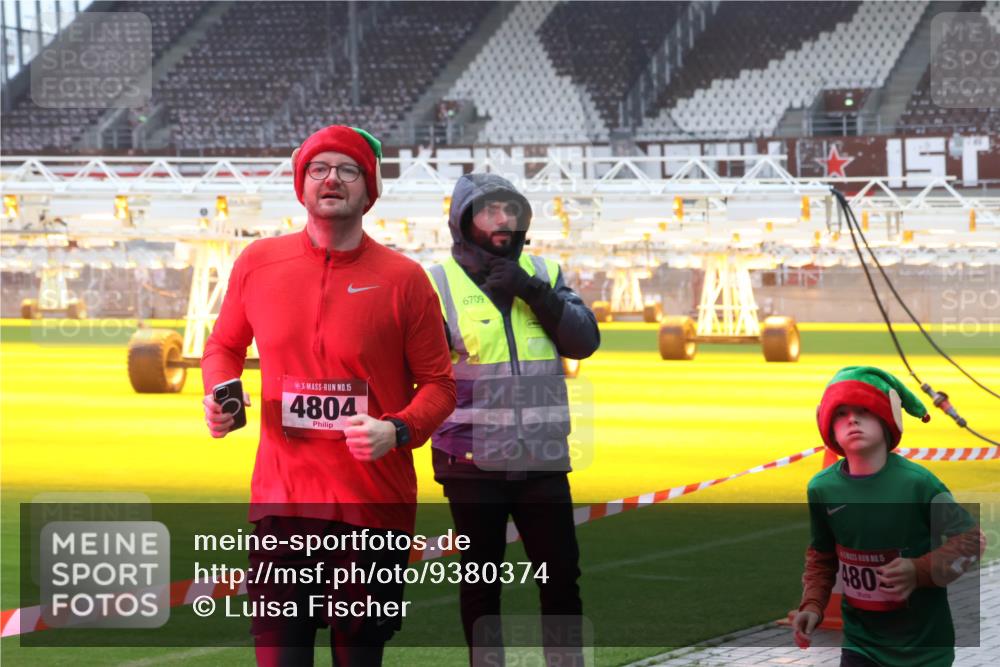 07.12.2025 - St. Pauli X-Mass-Run No. 15 Luisa Fischer http://msf.ph/oto/9380374 07.12.2025 11:13:18 Ziel 15, 4804, 6709, 480, 17, 22, 46, 47, 489, 494, 663, 681, 683, 684, 919, 1022, 1142, 1175, 1178, 1261, 1420, 1422, 1423, 1609, 1610, 1645, 1646, 1703, 3167, 4794, 4795, 4796, 4802, 4804 meine-sportfotos.de