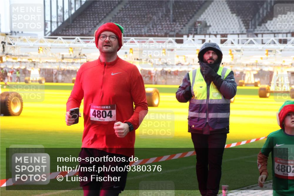 07.12.2025 - St. Pauli X-Mass-Run No. 15 Luisa Fischer http://msf.ph/oto/9380376 07.12.2025 11:13:18 Ziel 15, 4804, 0709, 4802, 17, 22, 46, 47, 489, 494, 663, 681, 683, 684, 919, 1022, 1142, 1175, 1178, 1261, 1420, 1422, 1423, 1609, 1610, 1645, 1646, 1703, 3167, 4794, 4795, 4796, 4802, 4804 meine-sportfotos.de