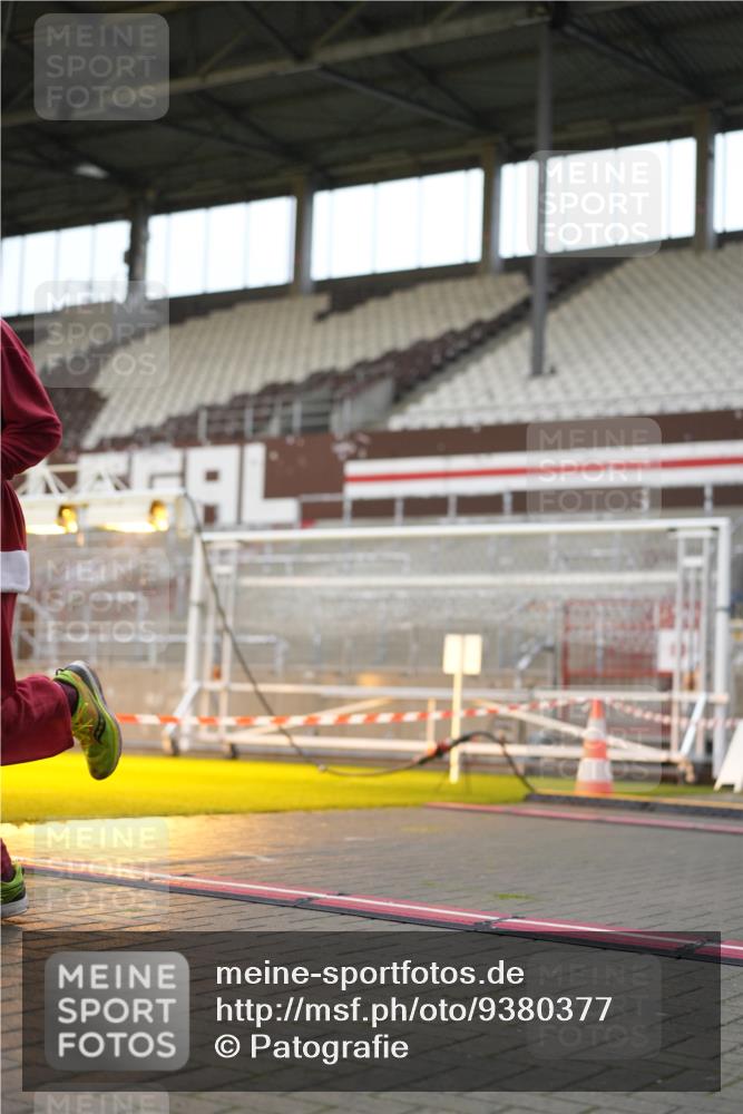 07.12.2025 - St. Pauli X-Mass-Run No. 15 Patografie http://msf.ph/oto/9380377 07.12.2025 10:17:00 Ziel 1620, 1762, 1989, 1997, 2694, 3229, 3987 meine-sportfotos.de