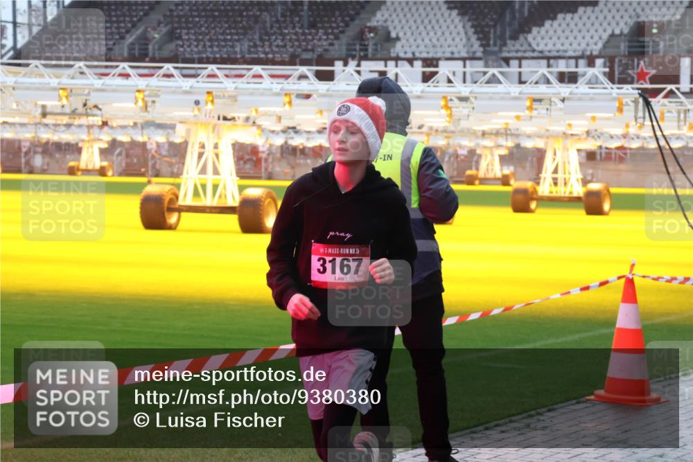 07.12.2025 - St. Pauli X-Mass-Run No. 15 Luisa Fischer http://msf.ph/oto/9380380 07.12.2025 11:13:31 Ziel 15, 3167, 17, 22, 47, 494, 681, 683, 684, 919, 1022, 1175, 1178, 1338, 1341, 1420, 1422, 1645, 1646, 1647, 1664, 1703, 2125, 3167, 4794, 4795, 4796, 4802, 4804 meine-sportfotos.de
