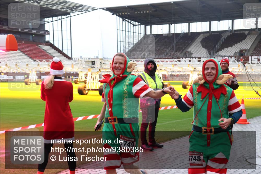 07.12.2025 - St. Pauli X-Mass-Run No. 15 Luisa Fischer http://msf.ph/oto/9380385 07.12.2025 10:40:23 Ziel 15, 1749, 15, 748, 87, 108, 230, 538, 580, 827, 1604, 1748, 1749, 2354, 2420, 2588, 2754, 3118, 3240, 3242, 3796, 3797, 4207, 4211, 4874, 4878 meine-sportfotos.de
