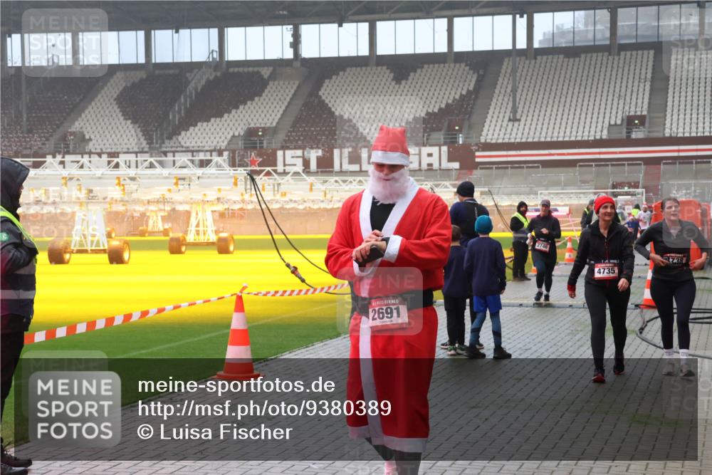 07.12.2025 - St. Pauli X-Mass-Run No. 15 Luisa Fischer http://msf.ph/oto/9380389 07.12.2025 10:08:45 Ziel 15, 2691, 2746, 4735, 738, 2247, 2248, 2650, 2691, 2692, 2746, 3495, 3627, 3628, 3759, 4205, 4231, 4232, 4234, 4451, 4623, 4624, 4626, 4734, 4737, 4740 meine-sportfotos.de
