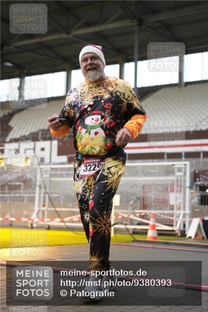 07.12.2025 - St. Pauli X-Mass-Run No. 15 Patografie http://msf.ph/oto/9380393 07.12.2025 10:17:03 Ziel 1620, 1762, 2694, 3229, 3522, 3874, 3987 meine-sportfotos.de