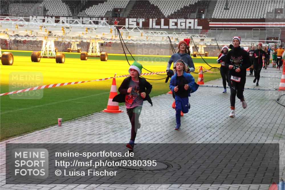 07.12.2025 - St. Pauli X-Mass-Run No. 15 Luisa Fischer http://msf.ph/oto/9380395 07.12.2025 10:40:30 Ziel 481, 538, 87, 108, 230, 538, 580, 731, 735, 827, 1604, 1748, 1749, 2169, 2588, 2754, 3161, 3164, 3796, 3797, 4207, 4211, 4874, 4878 meine-sportfotos.de