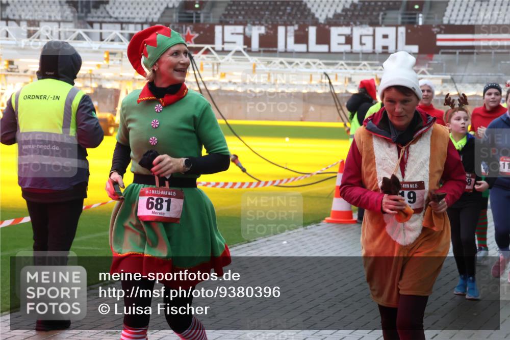 07.12.2025 - St. Pauli X-Mass-Run No. 15 Luisa Fischer http://msf.ph/oto/9380396 07.12.2025 11:13:33 Ziel 15, 681, 15, 19, 17, 22, 47, 494, 681, 683, 684, 919, 1022, 1175, 1178, 1338, 1341, 1420, 1422, 1645, 1646, 1647, 1664, 1703, 2125, 2773, 3167, 4794, 4795, 4796, 4802, 4804 meine-sportfotos.de