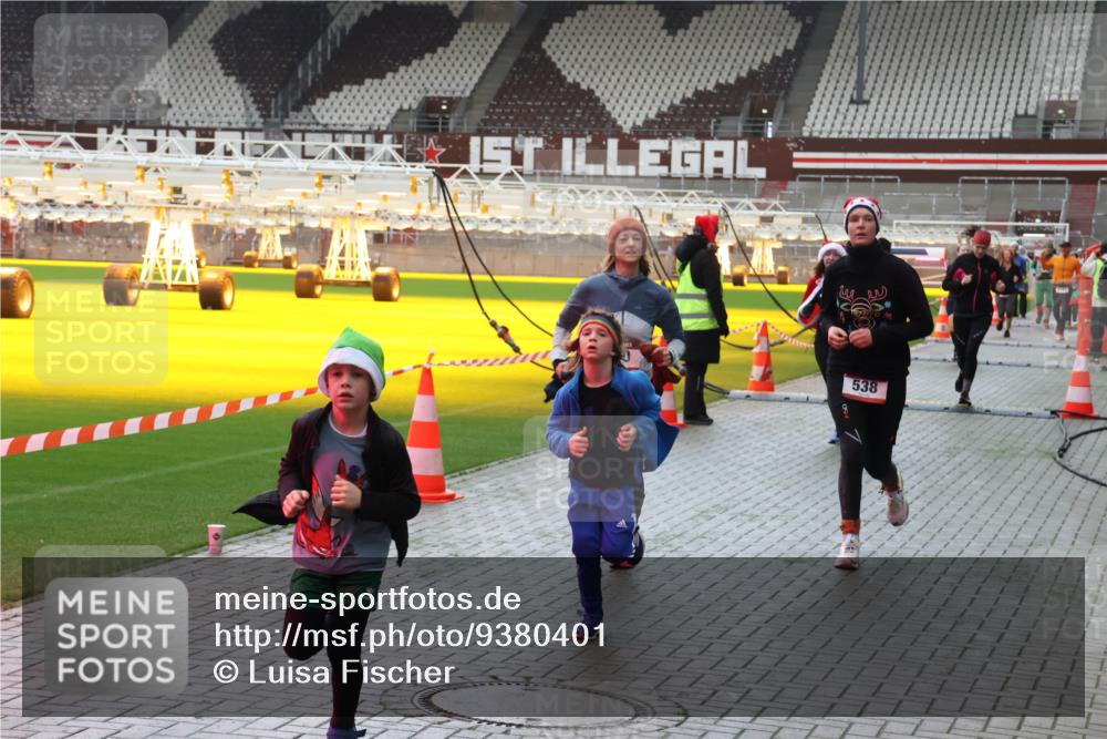 07.12.2025 - St. Pauli X-Mass-Run No. 15 Luisa Fischer http://msf.ph/oto/9380401 07.12.2025 10:40:30 Ziel 538, 87, 108, 230, 538, 580, 731, 735, 827, 1604, 1748, 1749, 2169, 2588, 2754, 3161, 3164, 3796, 3797, 4207, 4211, 4874, 4878 meine-sportfotos.de