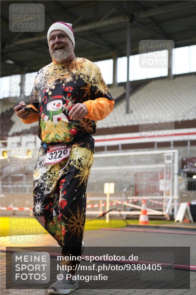 07.12.2025 - St. Pauli X-Mass-Run No. 15 Patografie http://msf.ph/oto/9380405 07.12.2025 10:17:03 Ziel 1620, 1762, 2694, 3229, 3522, 3874, 3987 meine-sportfotos.de