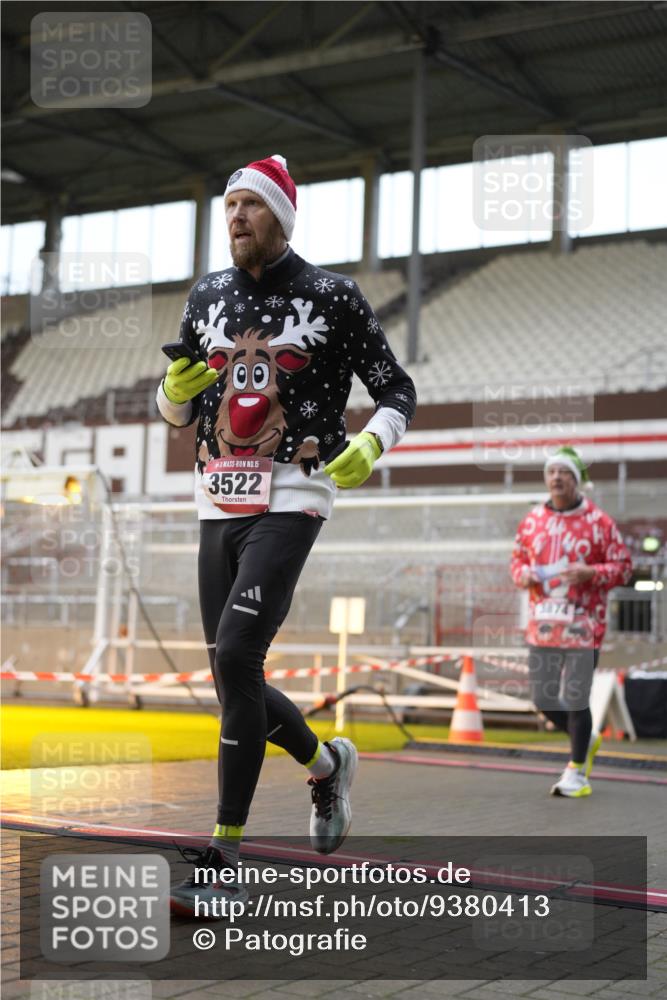 07.12.2025 - St. Pauli X-Mass-Run No. 15 Patografie http://msf.ph/oto/9380413 07.12.2025 10:17:06 Ziel 257, 268, 1762, 2694, 3229, 3522, 3874, 3987 meine-sportfotos.de